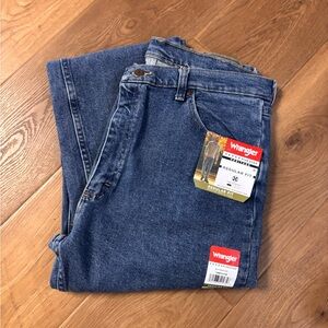 Wrangler Men's Relaxed Fit Denim Jeans. NWT